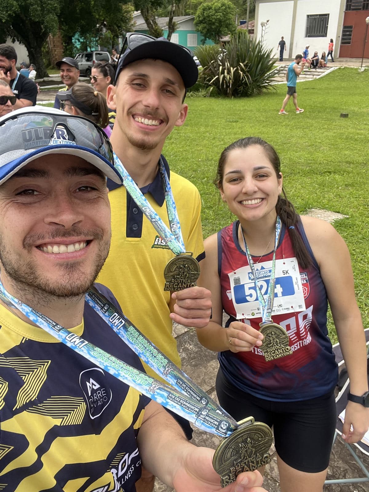 Atletas Corre Marvado com medalhas após prova